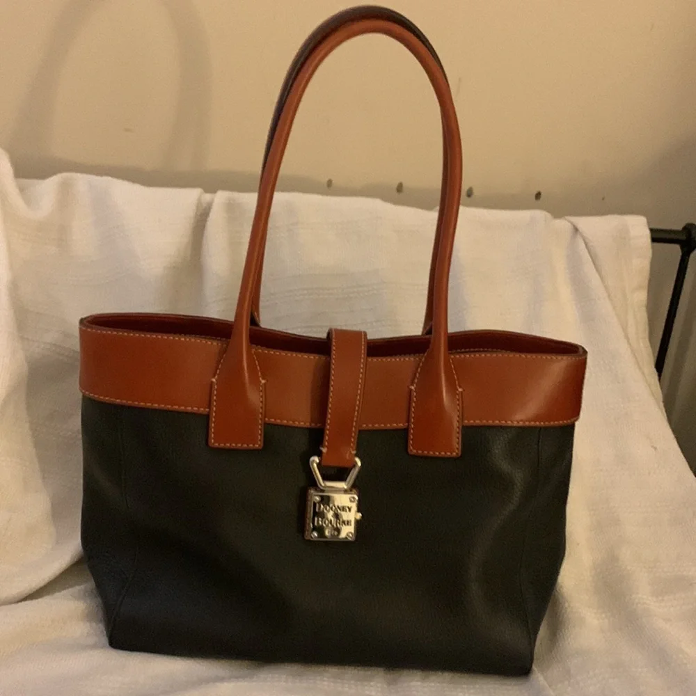 NEW Dooney & Bourke leather logo lock shoulder bag - Picture 2 of 11